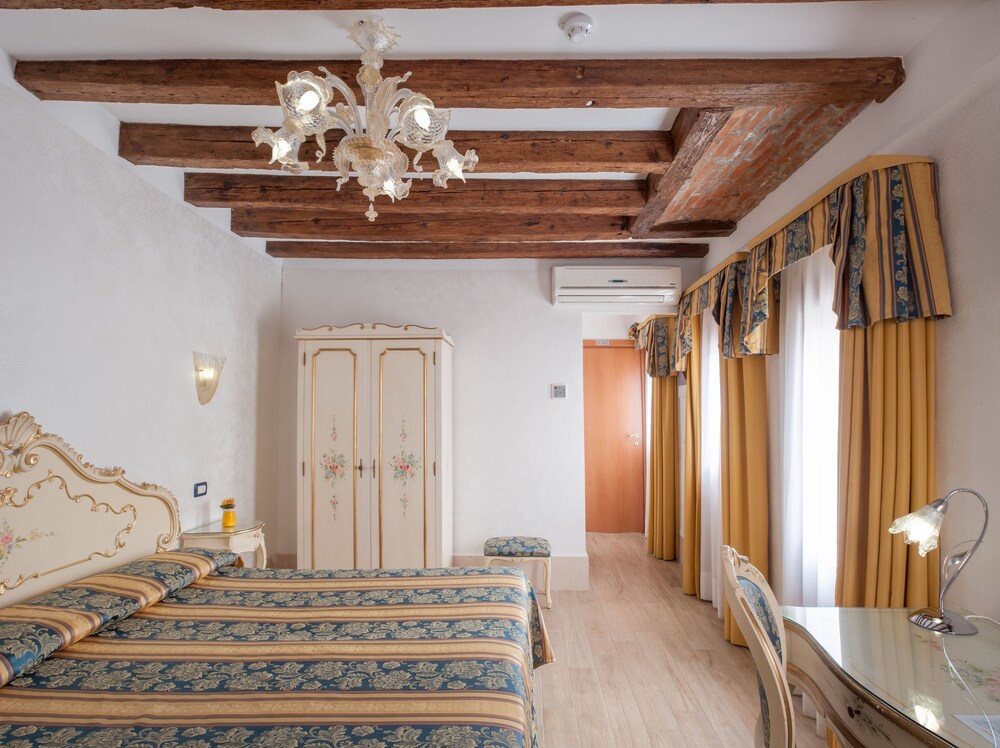 Il Mercante Di Venezia Hotel — Hotel rooms in Venice, Veneto