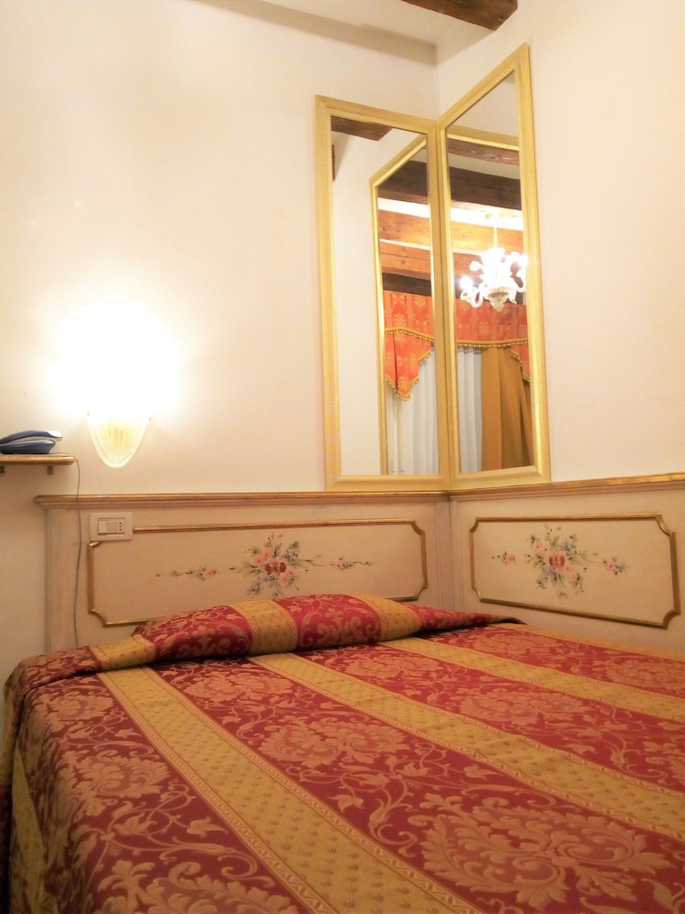 Il Mercante Di Venezia Hotel — Hotel rooms in Venice, Veneto