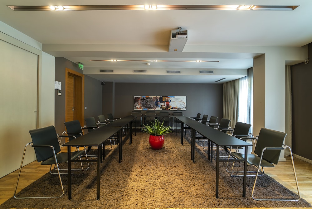 Hotel mOdus — Hotel building in Varna, Varna Region