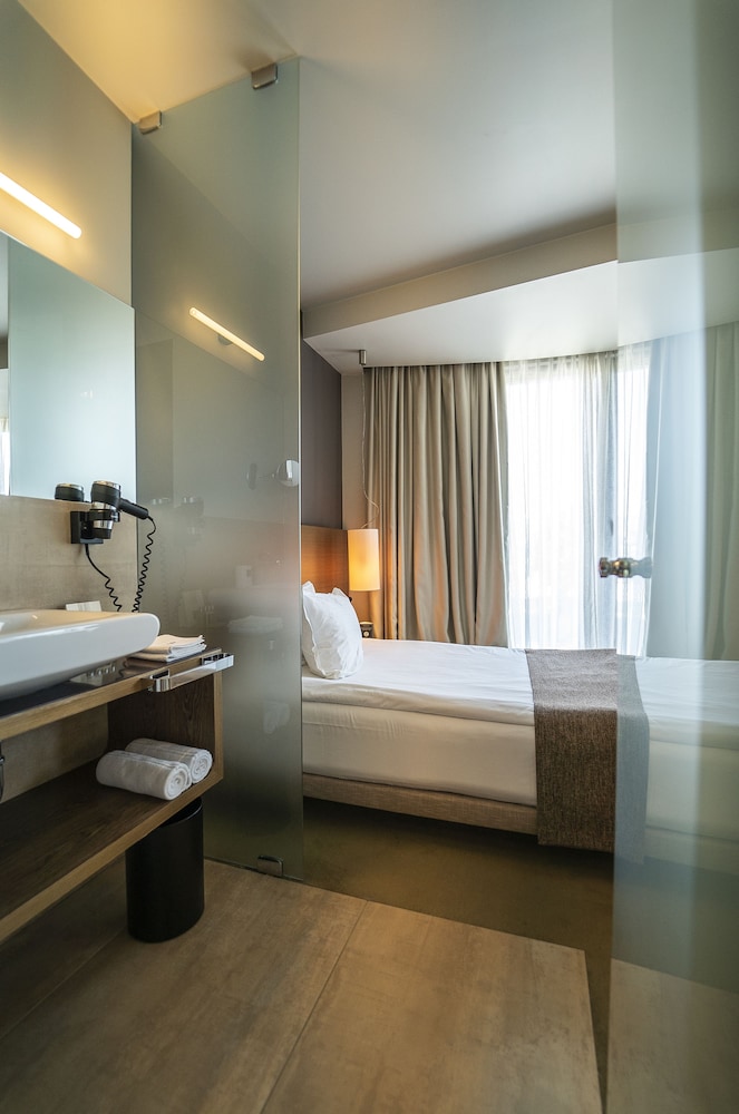 Hotel mOdus — Hotel rooms in Varna, Varna Region
