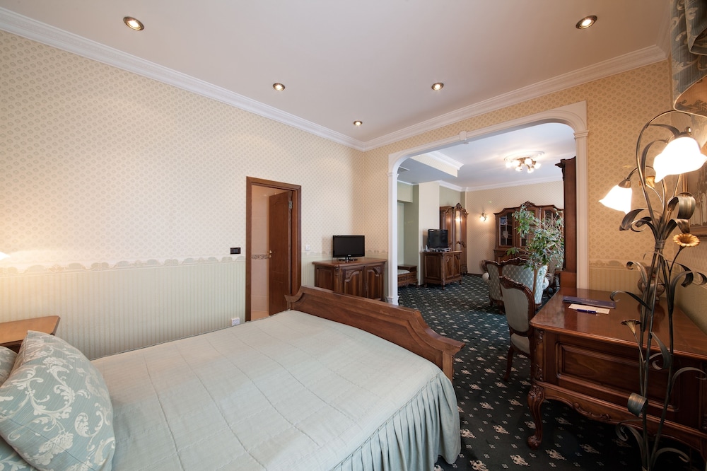 Grand Hotel London — Hotel rooms in Varna, Varna Region