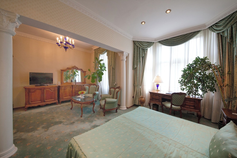 Grand Hotel London — Hotel rooms in Varna, Varna Region