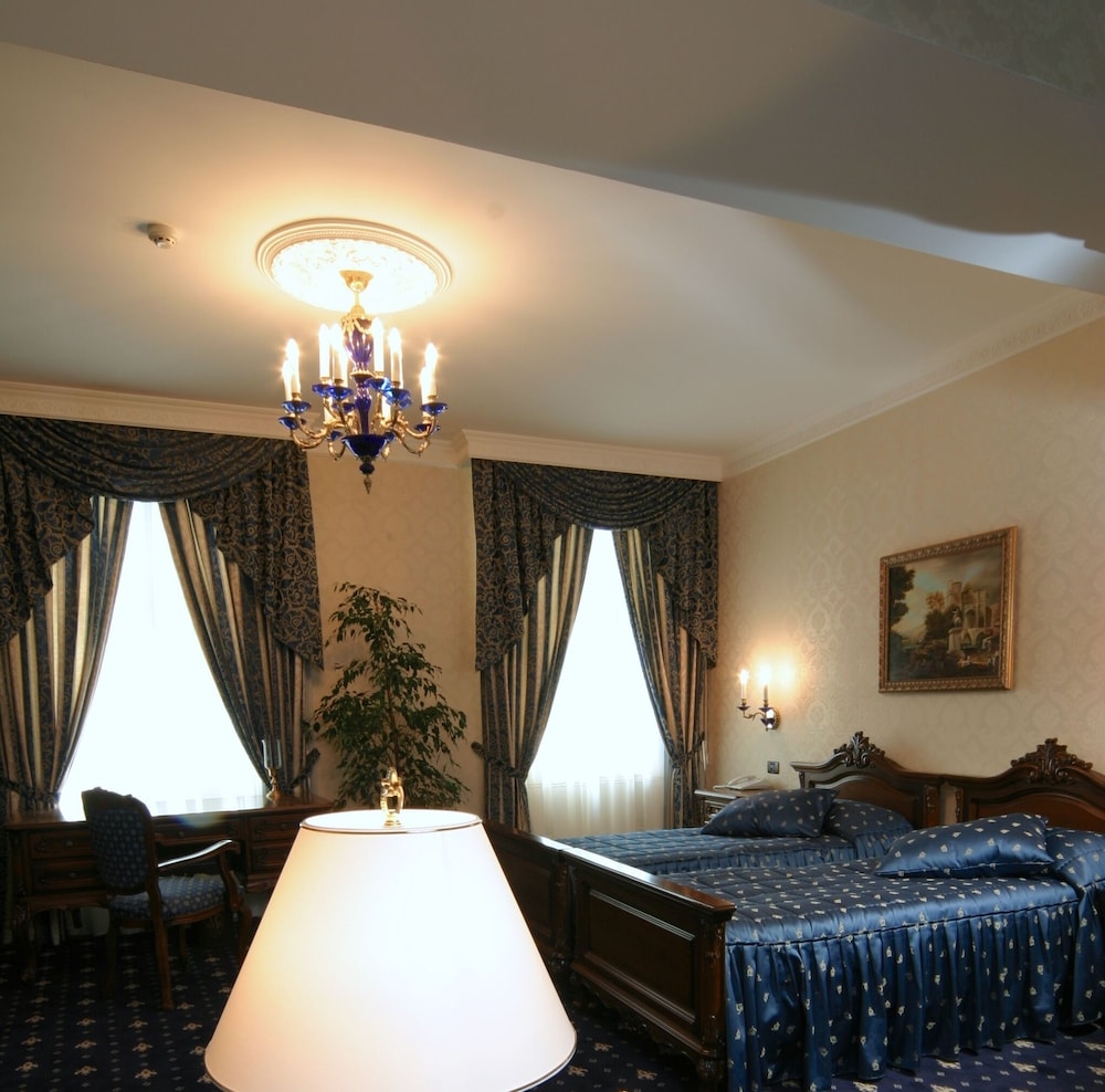 Grand Hotel London — Hotel rooms in Varna, Varna Region