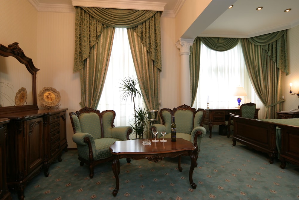 Grand Hotel London — Hotel rooms in Varna, Varna Region