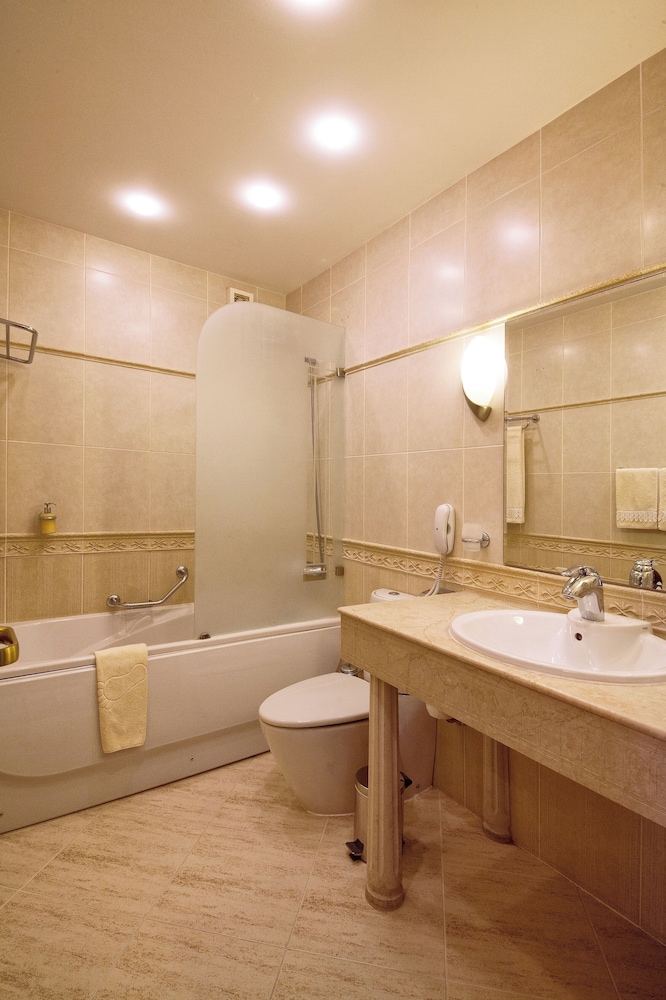 Grand Hotel London — Hotel rooms in Varna, Varna Region