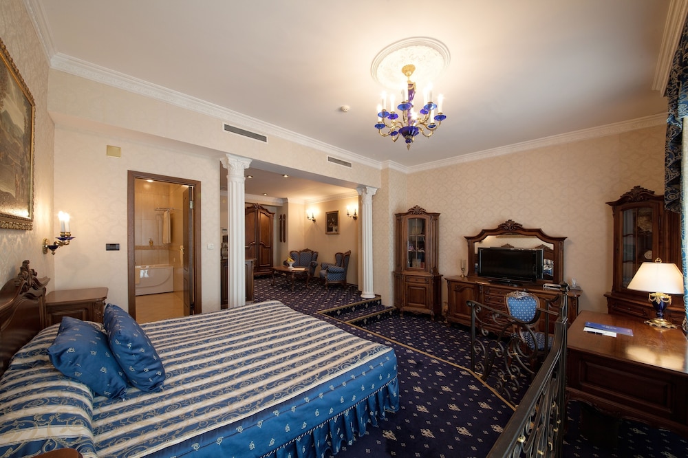 Grand Hotel London — Hotel rooms in Varna, Varna Region