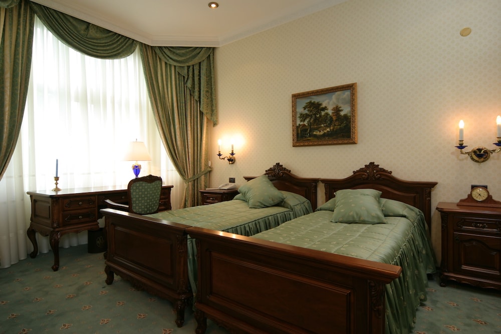 Grand Hotel London — Hotel rooms in Varna, Varna Region