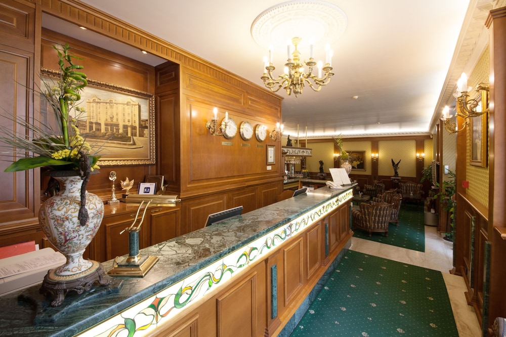 Grand Hotel London — Restaurant & bars in Varna, Varna Region