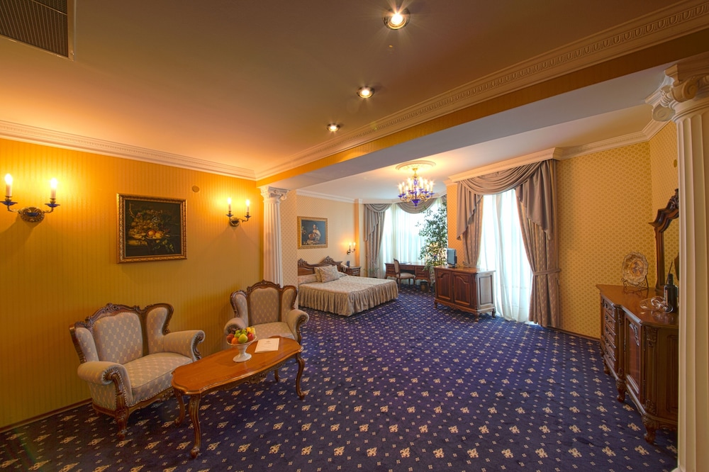 Grand Hotel London — Hotel rooms in Varna, Varna Region
