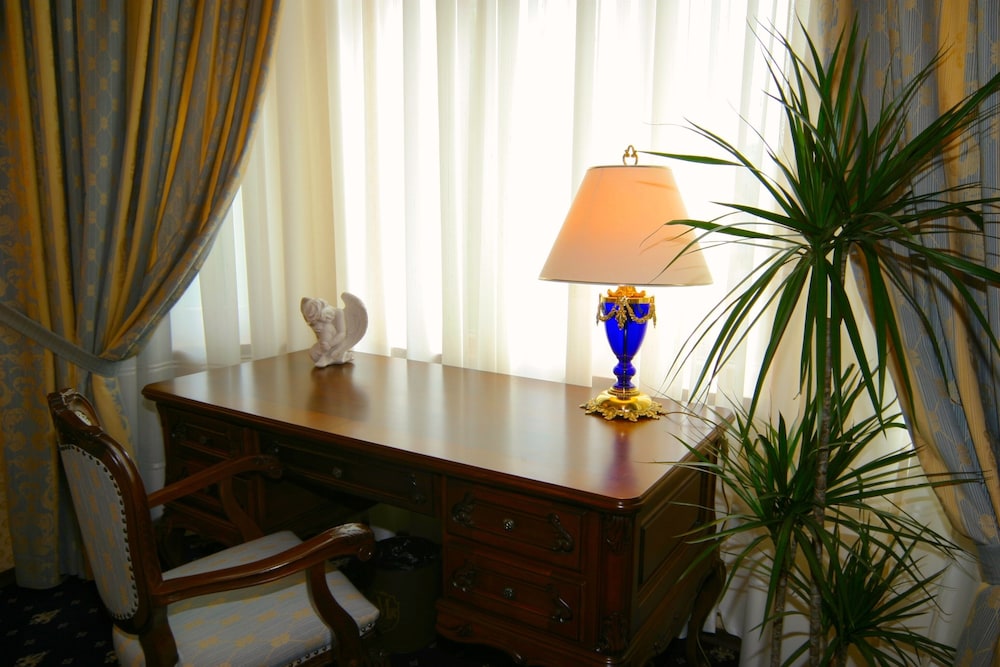 Grand Hotel London — Hotel rooms in Varna, Varna Region