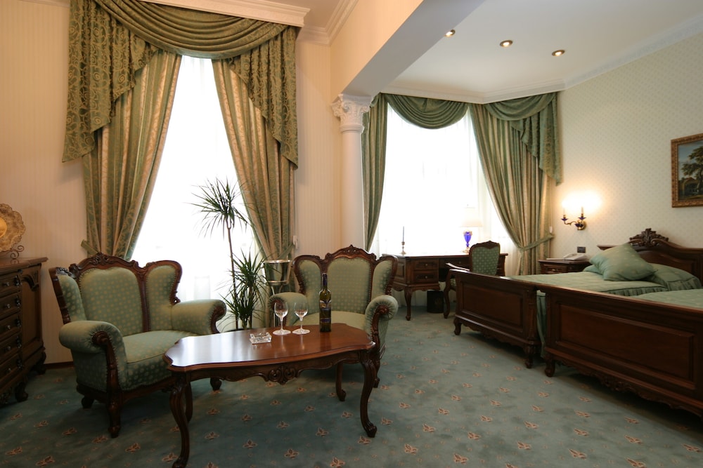 Grand Hotel London — Hotel rooms in Varna, Varna Region