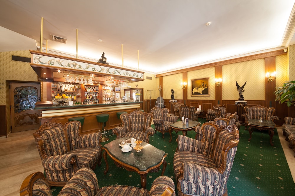 Grand Hotel London — Restaurant & bars in Varna, Varna Region