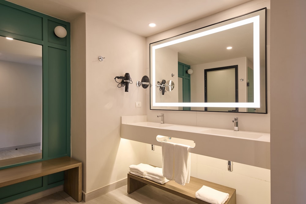 Bahia Principe Explore Jamaica - Hyatt Inclusive Collection - All Inclusive - Totally Refurbished in 2026 — Hotel rooms in Runaway Bay
