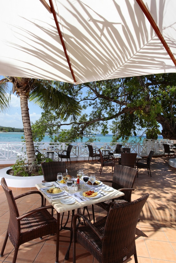 Bahia Principe Explore Jamaica - Hyatt Inclusive Collection - All Inclusive - Totally Refurbished in 2026 — Restaurant & bars in Runaway Bay