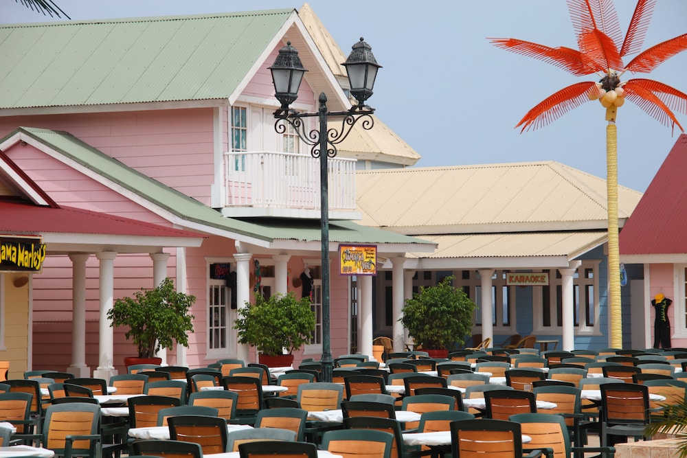 Bahia Principe Explore Jamaica - Hyatt Inclusive Collection - All Inclusive - Totally Refurbished in 2026 — Restaurant & bars in Runaway Bay