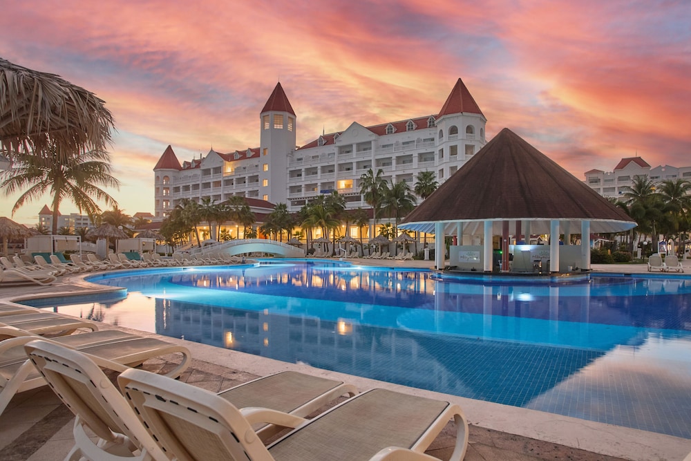 Bahia Principe Explore Jamaica - Hyatt Inclusive Collection - All Inclusive - Totally Refurbished in 2026 — Swimming pool in Runaway Bay