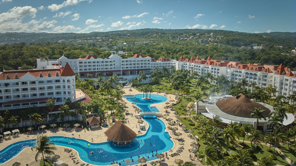 Bahia Principe Explore Jamaica - Hyatt Inclusive Collection - All Inclusive - Totally Refurbished in 2026 — Swimming pool in Runaway Bay