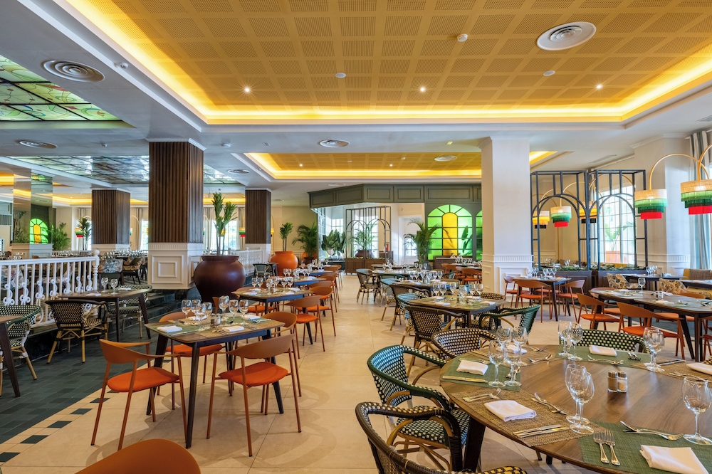 Bahia Principe Explore Jamaica - Hyatt Inclusive Collection - All Inclusive - Totally Refurbished in 2026 — Restaurant & bars in Runaway Bay