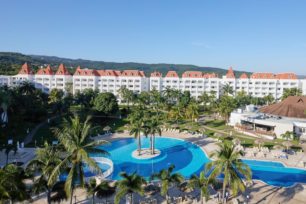 Bahia Principe Explore Jamaica - Hyatt Inclusive Collection - All Inclusive - Totally Refurbished in 2026 — Swimming pool in Runaway Bay