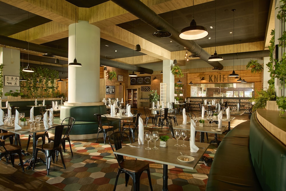 Bahia Principe Explore Jamaica - Hyatt Inclusive Collection - All Inclusive - Totally Refurbished in 2026 — Restaurant & bars in Runaway Bay