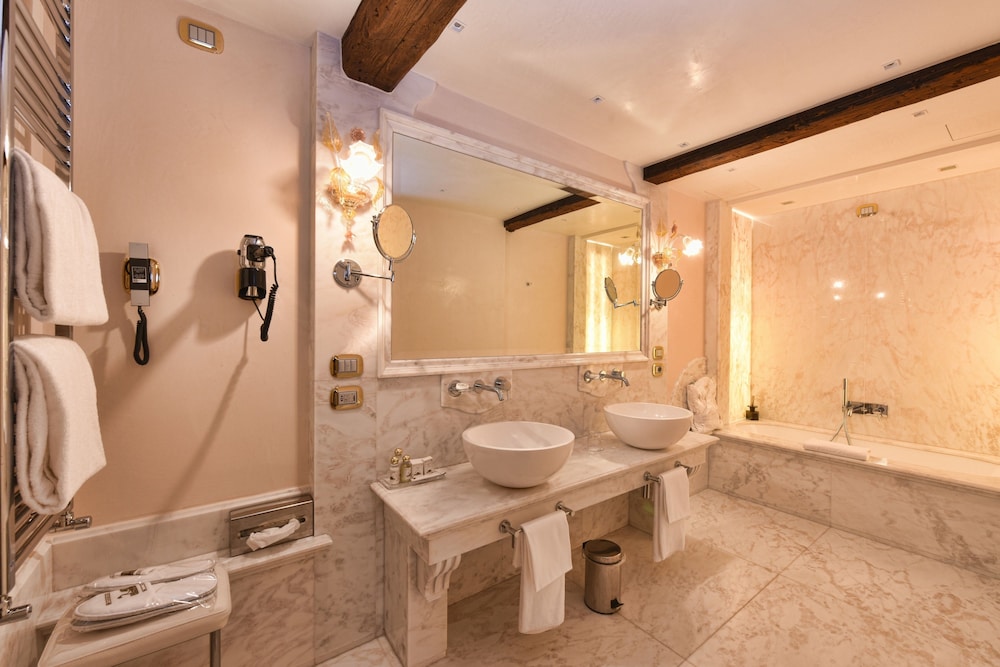 Hotel Monaco & Grand Canal — Hotel rooms in Venice, Veneto
