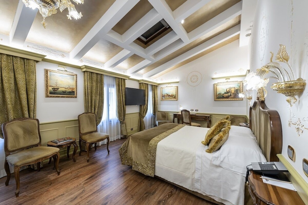 Hotel Monaco & Grand Canal — Hotel rooms in Venice, Veneto