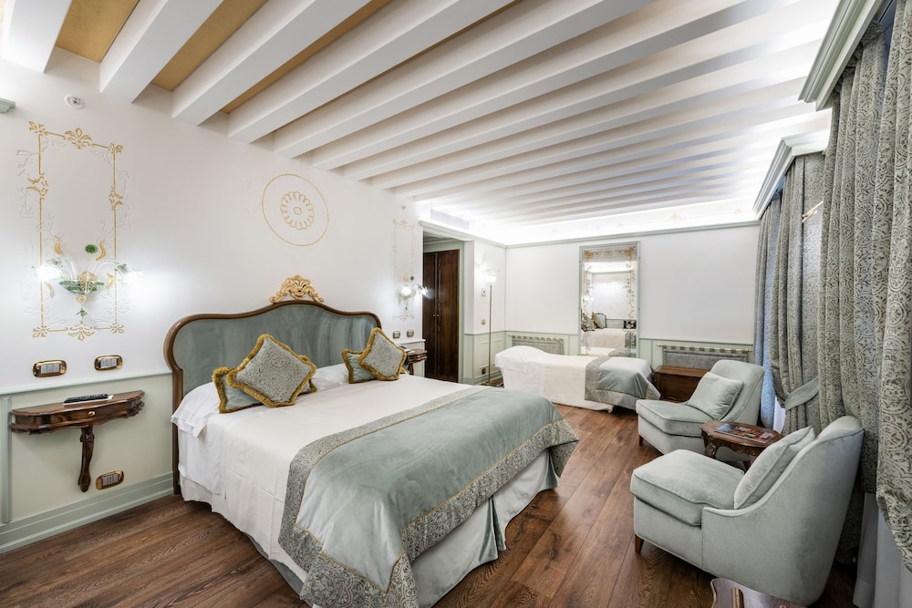 Hotel Monaco & Grand Canal — Hotel rooms in Venice, Veneto