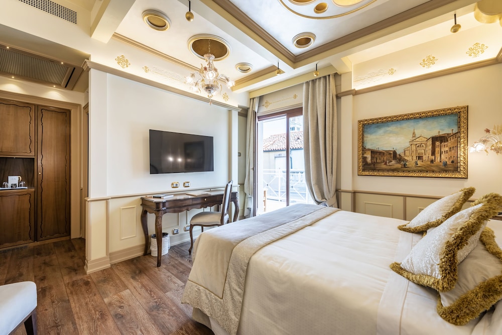 Hotel Monaco & Grand Canal — Hotel rooms in Venice, Veneto