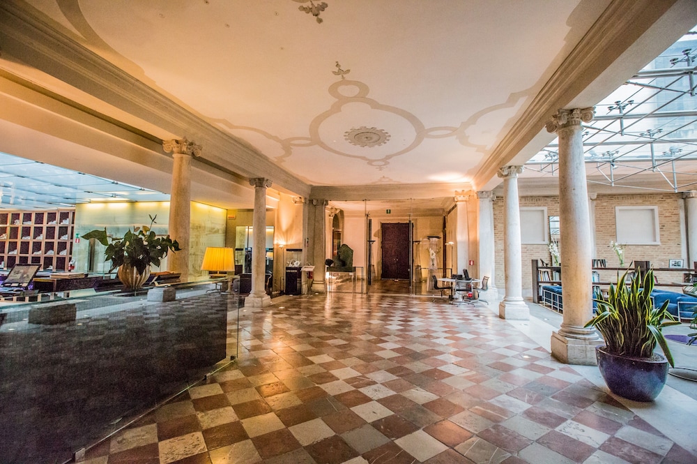 Hotel Monaco & Grand Canal — Hotel building in Venice, Veneto
