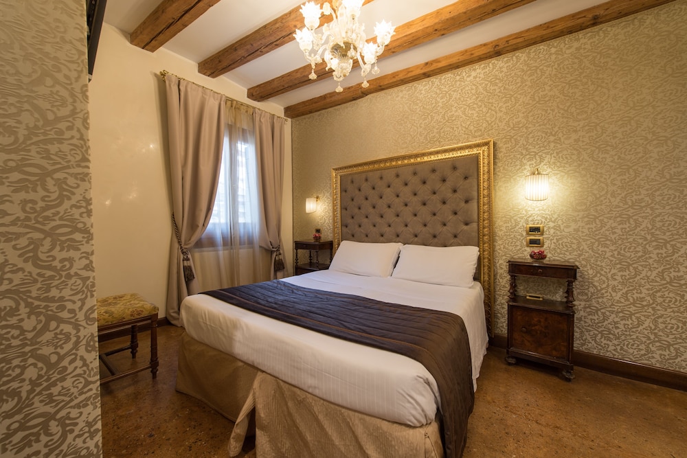 Palazzo Bembo - Exclusive Accommodation — Hotel rooms in Venice, Veneto