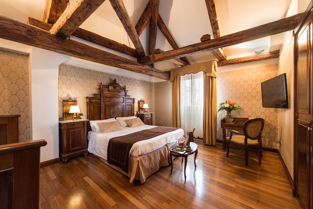 Palazzo Bembo - Exclusive Accommodation — Hotel rooms in Venice, Veneto