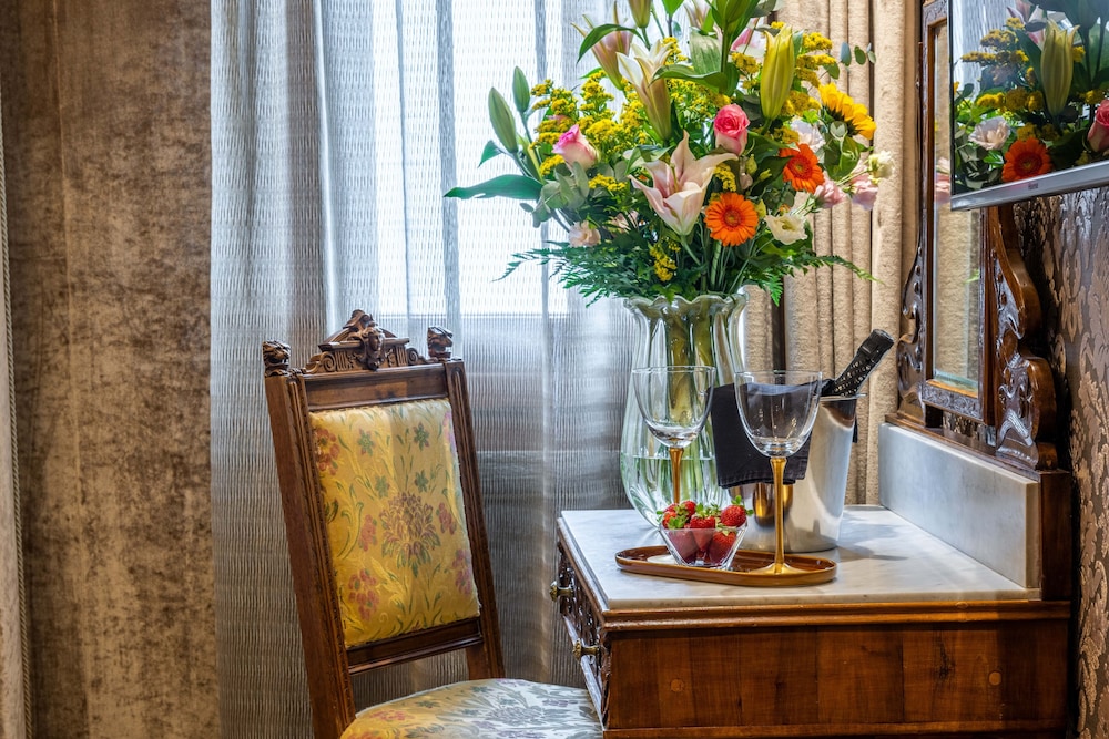 Palazzo Bembo - Exclusive Accommodation — Hotel rooms in Venice, Veneto