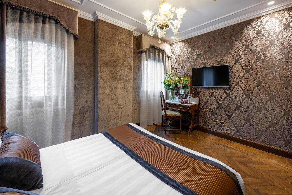 Palazzo Bembo - Exclusive Accommodation — Hotel rooms in Venice, Veneto