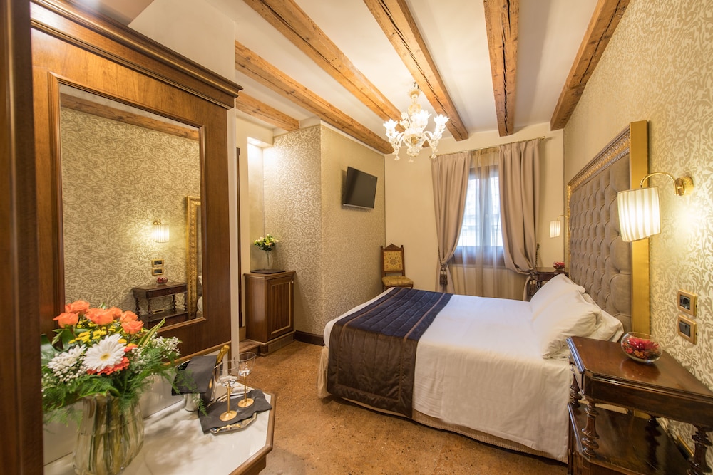 Palazzo Bembo - Exclusive Accommodation — Hotel rooms in Venice, Veneto