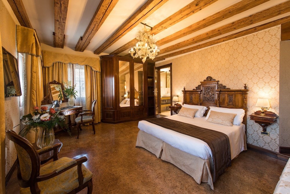 Palazzo Bembo - Exclusive Accommodation — Hotel rooms in Venice, Veneto