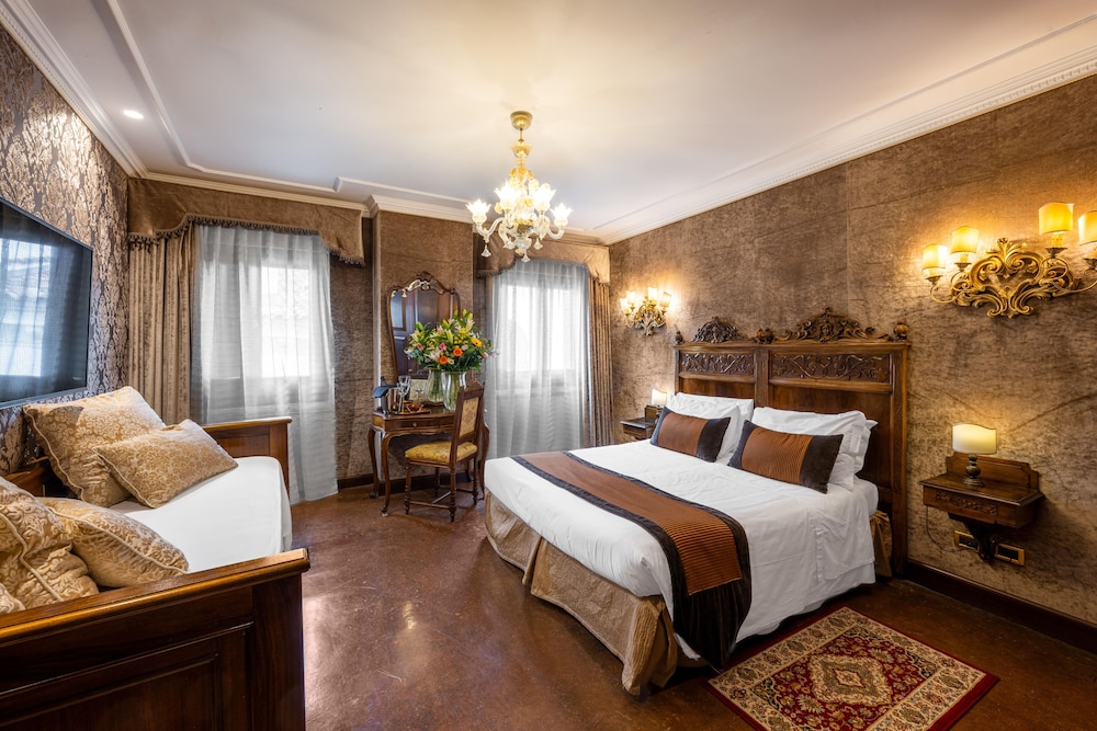 Palazzo Bembo - Exclusive Accommodation — Hotel rooms in Venice, Veneto