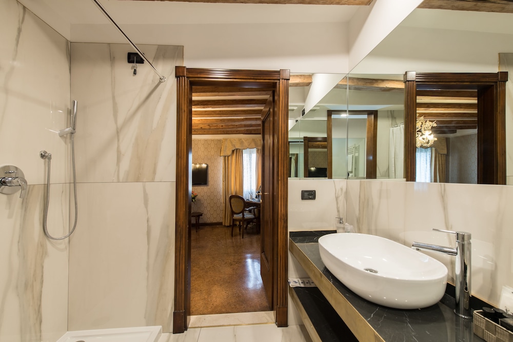Palazzo Bembo - Exclusive Accommodation — Hotel rooms in Venice, Veneto