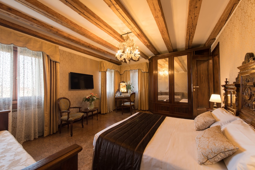Palazzo Bembo - Exclusive Accommodation — Hotel rooms in Venice, Veneto