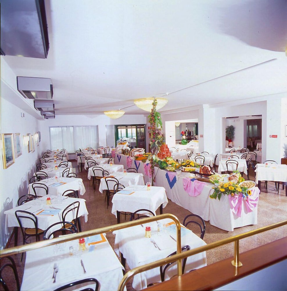 Hotel Heron — Restaurant & bars in Jesolo, Veneto