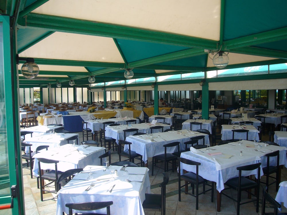 Hotel Heron — Restaurant & bars in Jesolo, Veneto
