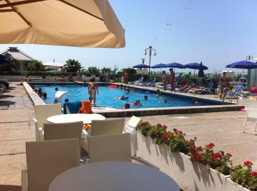 Hotel Heron — Swimming pool in Jesolo, Veneto