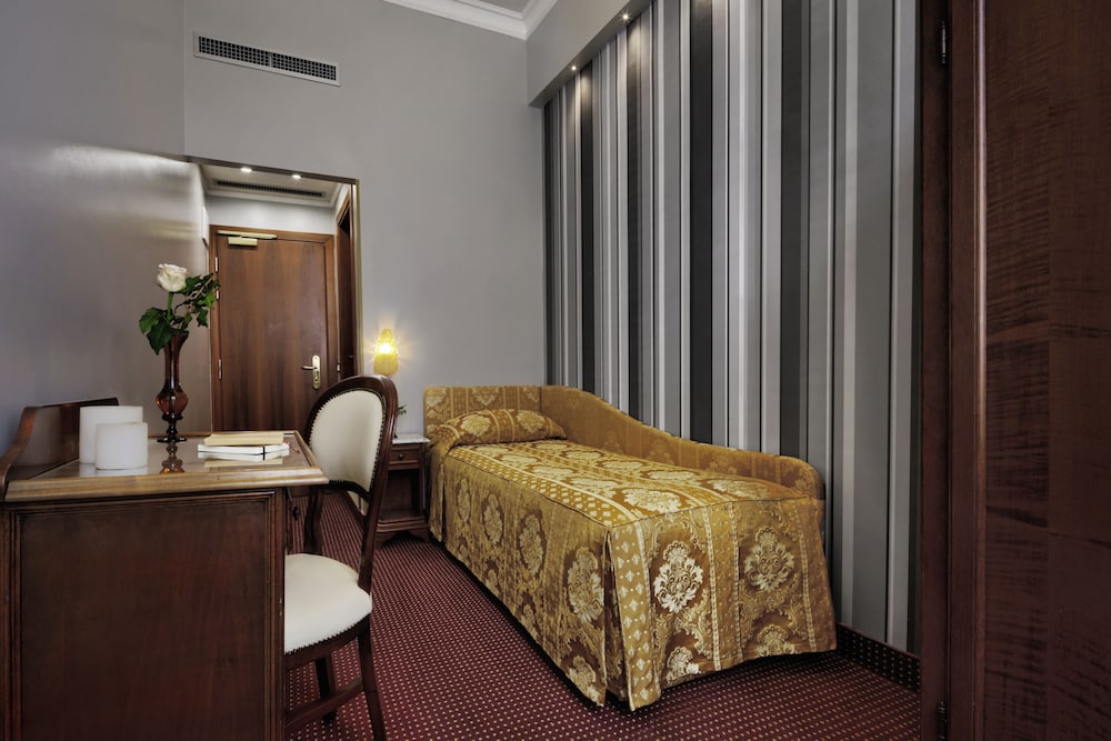 Hotel Pausania — Hotel rooms in Venice, Veneto