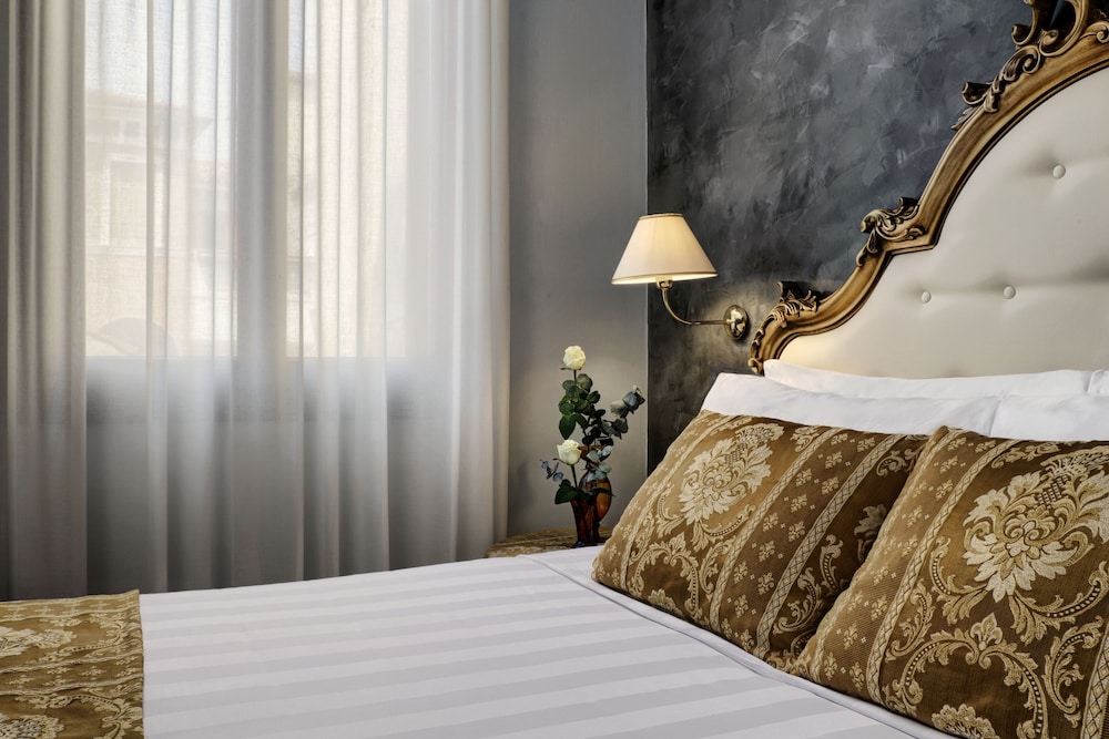 Hotel Pausania — Hotel rooms in Venice, Veneto