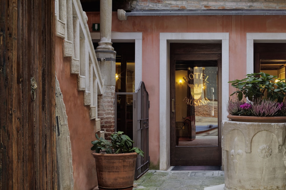 Hotel Pausania — Hotel building in Venice, Veneto