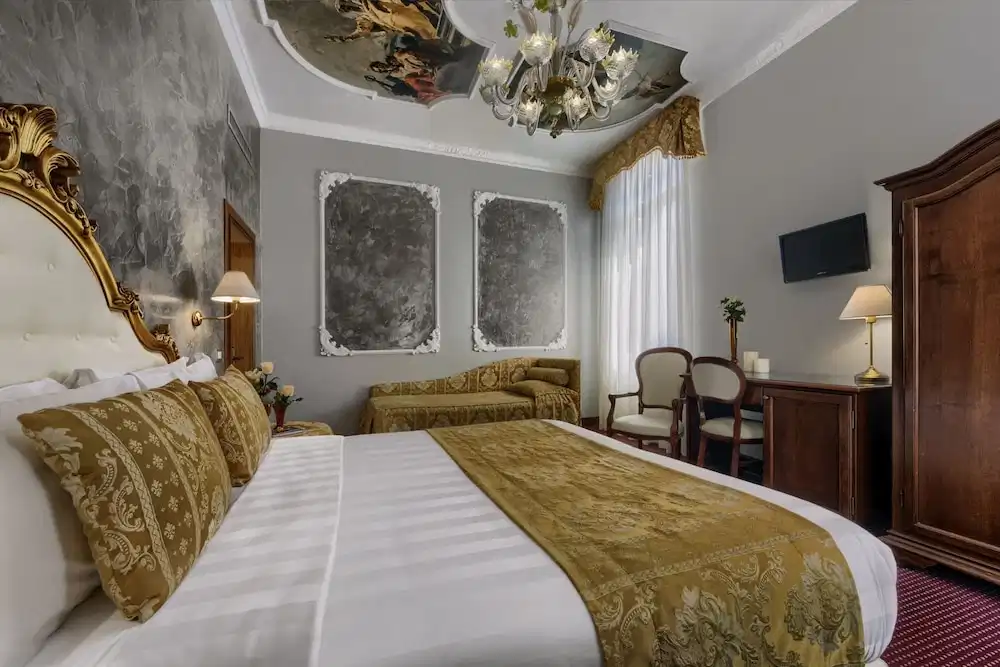 Hotel Pausania — Hotel rooms in Venice, Veneto
