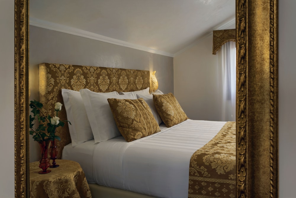 Hotel Pausania — Hotel rooms in Venice, Veneto