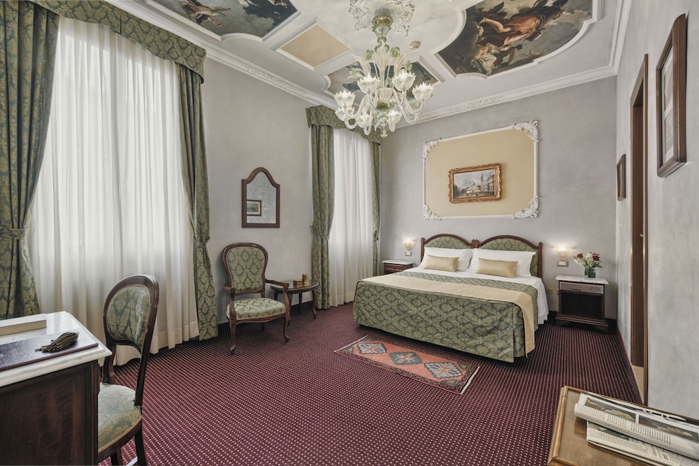 Hotel Pausania — Hotel rooms in Venice, Veneto
