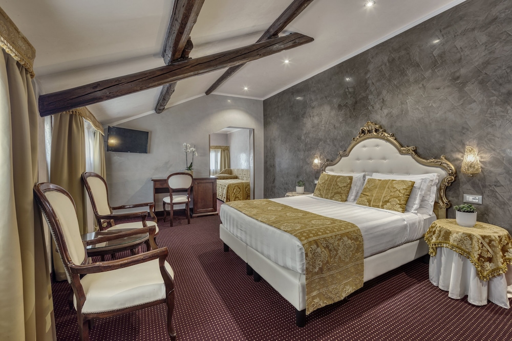 Hotel Pausania — Hotel rooms in Venice, Veneto