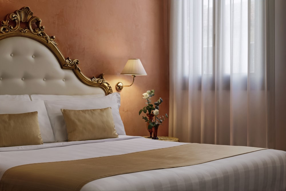 Hotel Pausania — Hotel rooms in Venice, Veneto
