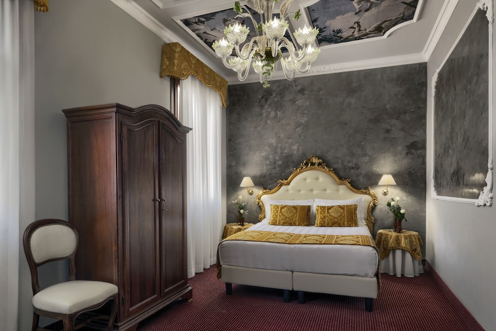 Hotel Pausania — Hotel rooms in Venice, Veneto